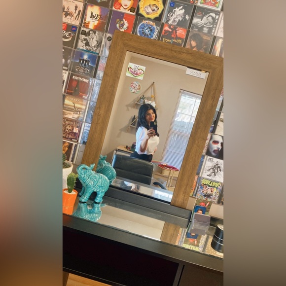 Meet your Posher, Stephanie - Picture 3 of 6